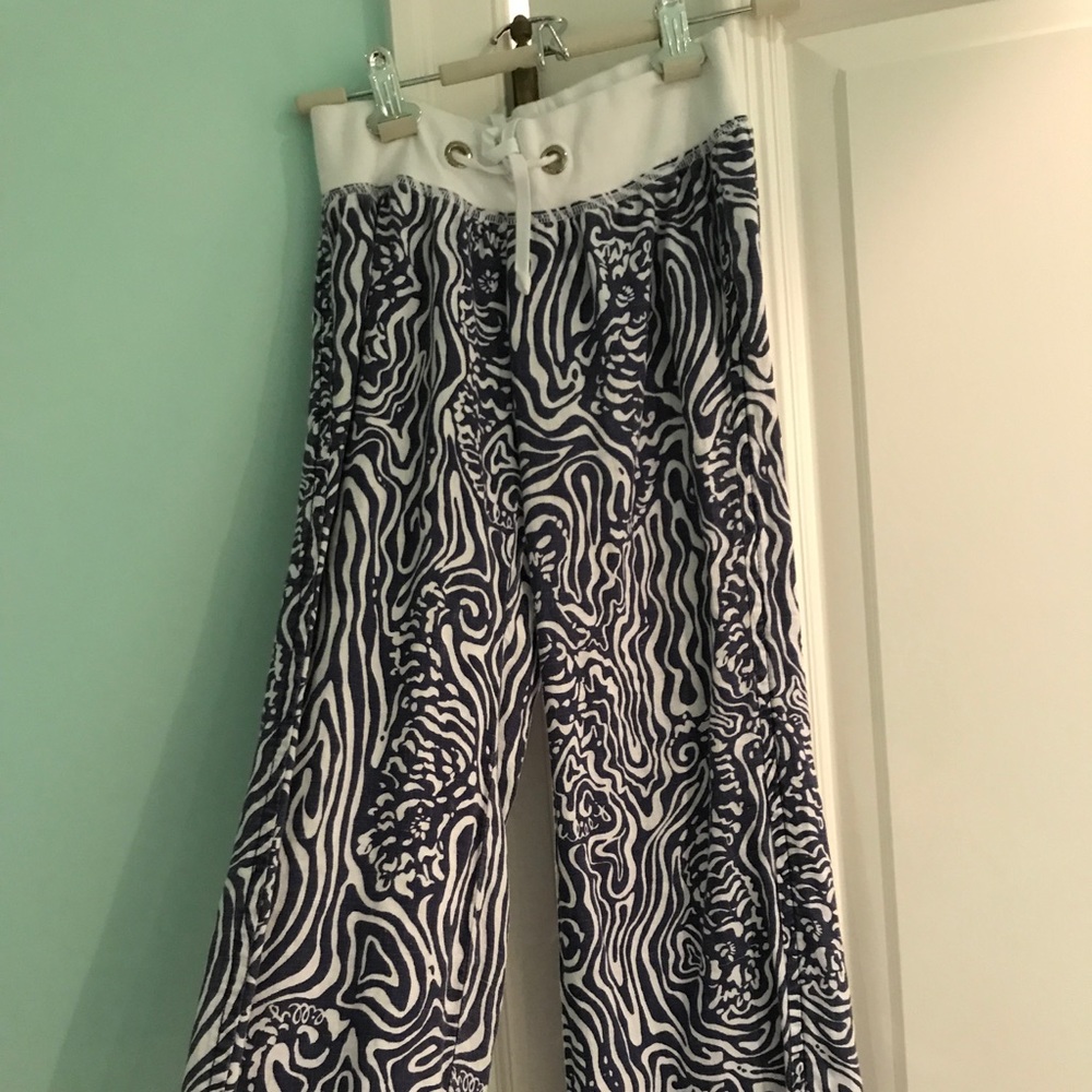 Size XXS Lilly Pulitzer flowy pants. Barely worn.